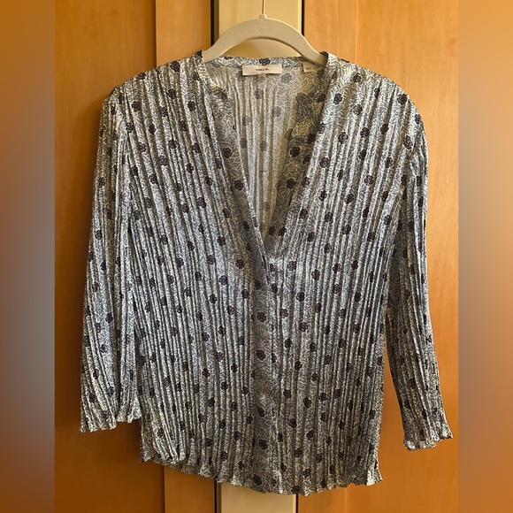 Vince Camellia Print Pleated Blouse, Pale Bay Blue, XS, Never Worn NWOT New! - Picture 5 of 10